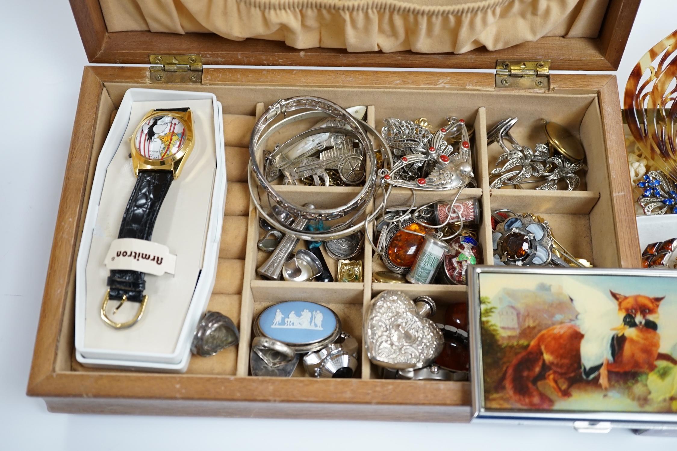 A quantity of assorted jewellery including 925 and costume and other items including a modern silver heart shaped scent bottle and wrist watches.